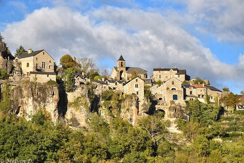 Cantobre Village
