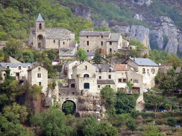 Cantobre Village